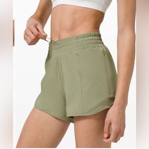 Lululemon Hotty Hot Short *High-Rise 4"
Rosemary Green